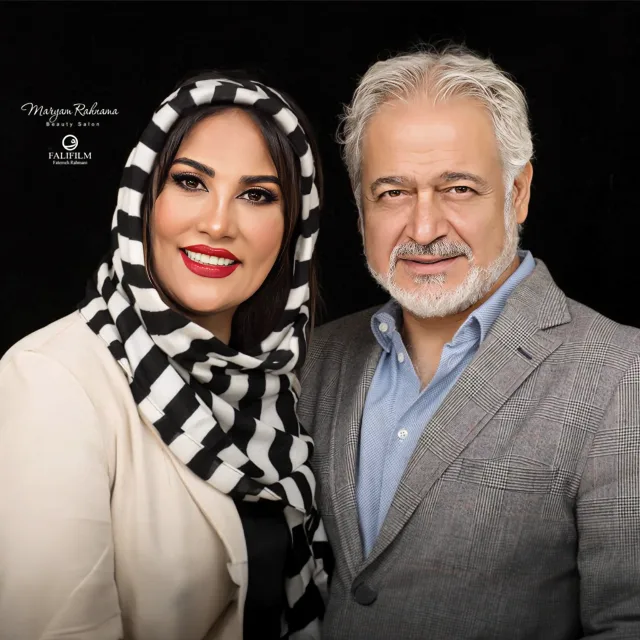 (عکس) تصویری خانوادگی از مجید مشیری در کنار همسر و پسرش در تولد 65 سالگی اش