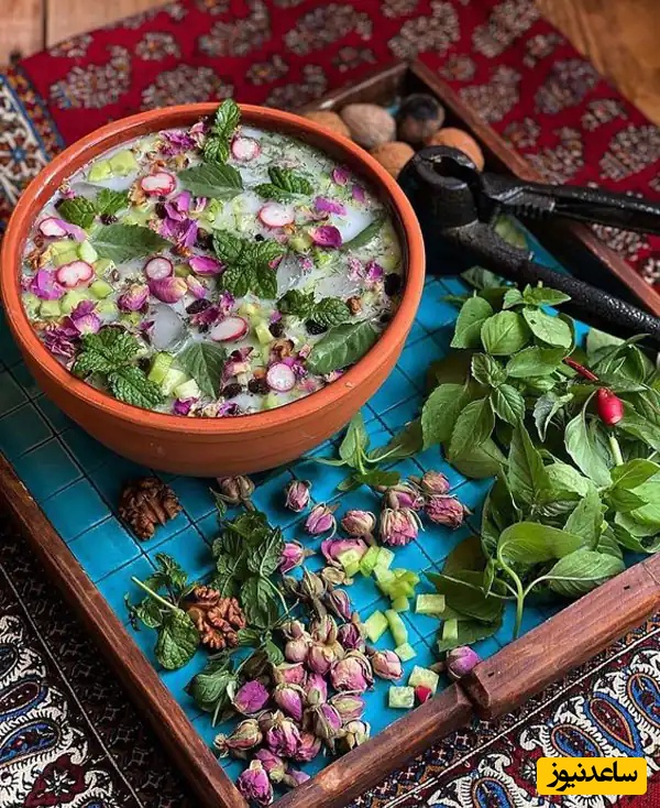 طرز تهیه آب دوغ خیار خنک با فوت وفن مادربزرگ و تزیینات مجلسی/ تو این گرما فقط آبدوغ خیار میچسبه خصوصا اگه عطر و عطم روزهای تابستونی خونه مادربزرگ رو هم داشته باشه