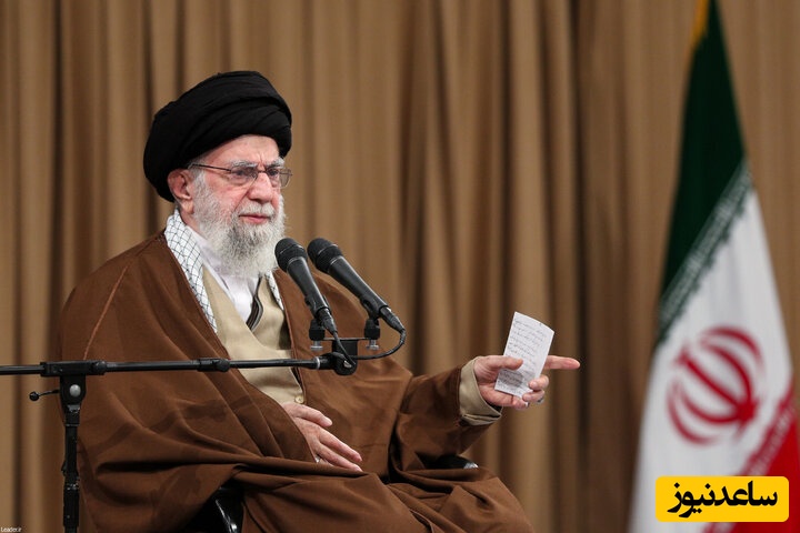 تصاویری از قرآن خواندن رهبر شهید انقلاب در یک محفل خاص+ عکس