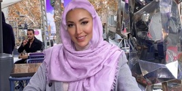 (عکس) گردنبند زیبا و عتیقه مینا مختاری همسر بهرام رادان/  یعنی کادوی آقای بازیگر بوده؟