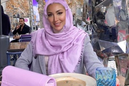 (عکس) گردنبند زیبا و عتیقه مینا مختاری همسر بهرام رادان/  یعنی کادوی آقای بازیگر بوده؟