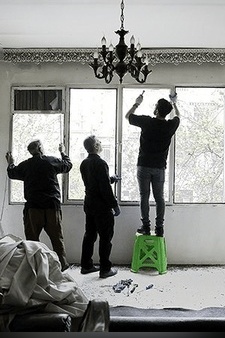 (ویدئو) دانشجویان جهادگر شهید شمسی‌پور شیشه‌های امید را ترمیم می‌کنند؛ حکیمیه تهران دوباره جان گرفت