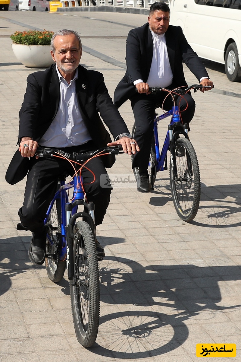 آقای رئیس‌جمهور به جای حل مشکلات دوچرخه سواری می‌کنید؟