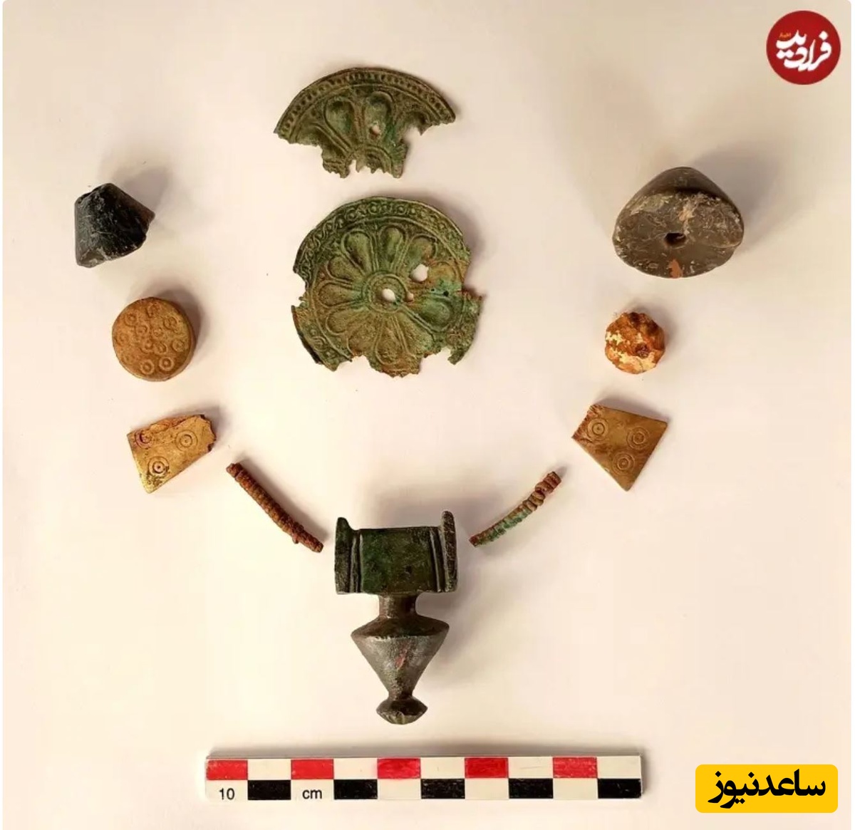 گردنبند بانوی تاج‌دار