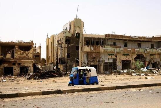اثرات جنگ داخلی در شهر خارطوم سودان/ رویترز