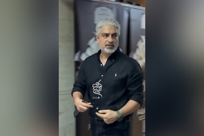 ویدئو/ حضور مهدی پاکدل، محسن کیایی و مصطفی کیایی، همایون ارشادی در مراسم یادبود برادر بهمن فرمان‌آرا/روحش شاد و یادش گرامی