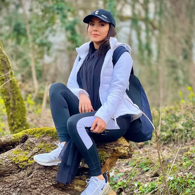 تغییر چهره فقط این بقیه اداشو درمیارن!؛ زیر و رو شدن قیافه آزاده زارعی با تیپ و استایل پسرانه با موهایی از ته تراشیده، انگشتر مردانه و...+عکس