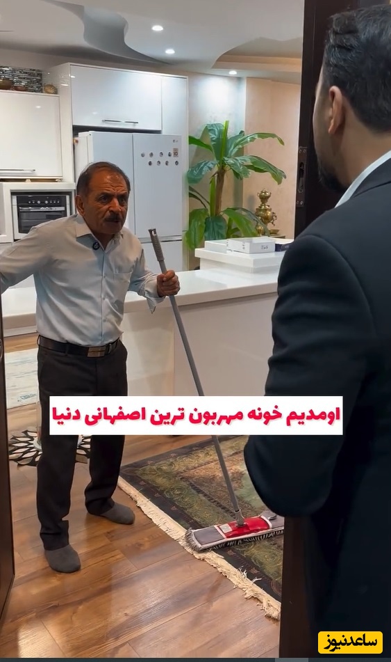 نگاهی به چیدمان منزل شاهانه و مدرن قدرت‌الله ایزدی، عمو رشید/ از لوستر برنجی و مبلمان مدرن تا فرش ایرانی و گل های غول پیکر