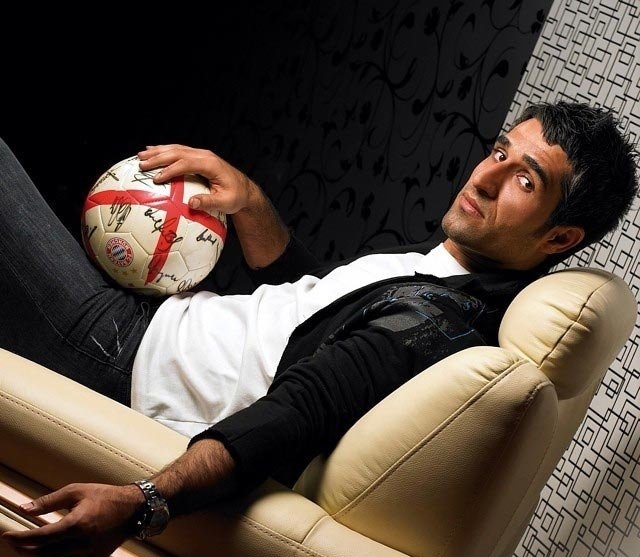 تجدید دیدار جواد کاظمیان با پژمان جمشیدی بعد حبس به نیت تماشای ال کلاسیکو/ ماشاءالله شاد و قبراق👌+عکس