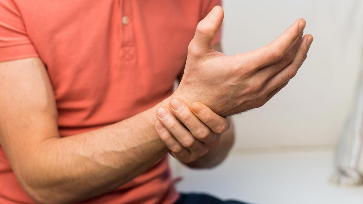 چگونه با حرکات ورزشی مچ دست شکسته را بعد از درمان توانمند کنیم؟