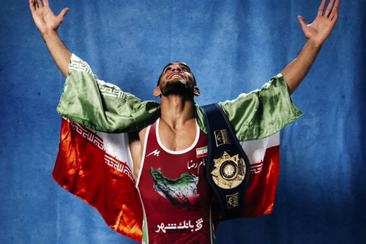 ذوق باحال رحمانِ بی رحم، قهرمان کشتی جهان بعد خرید اولین اسباب بازی پسرِ 20 روزه‌اش/ دوستاش چه کیفی کردن😅+فیلم