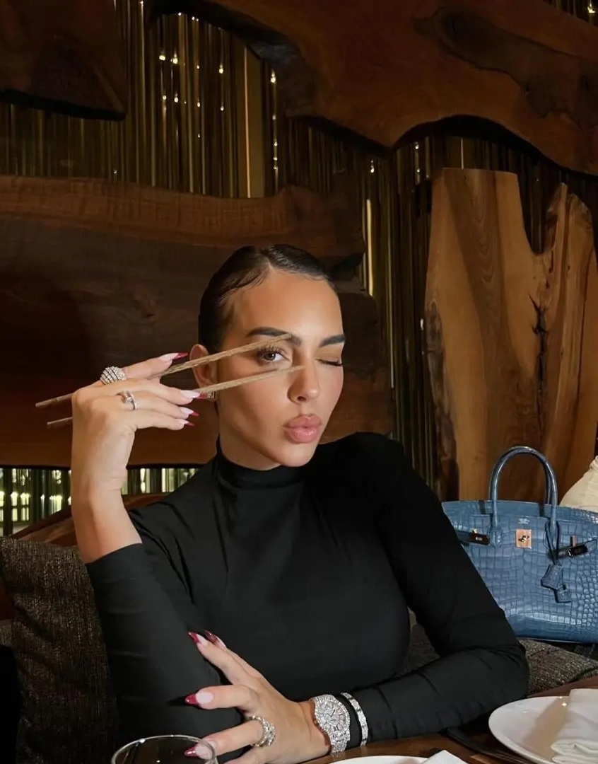 (عکس) نگاهی به بشقاب غذای رژیمی و سالم جورجینا پُرشده از سبزیجات، برنج و گوشت با کمترین روغن/ مقوی و بدون ضرر👌