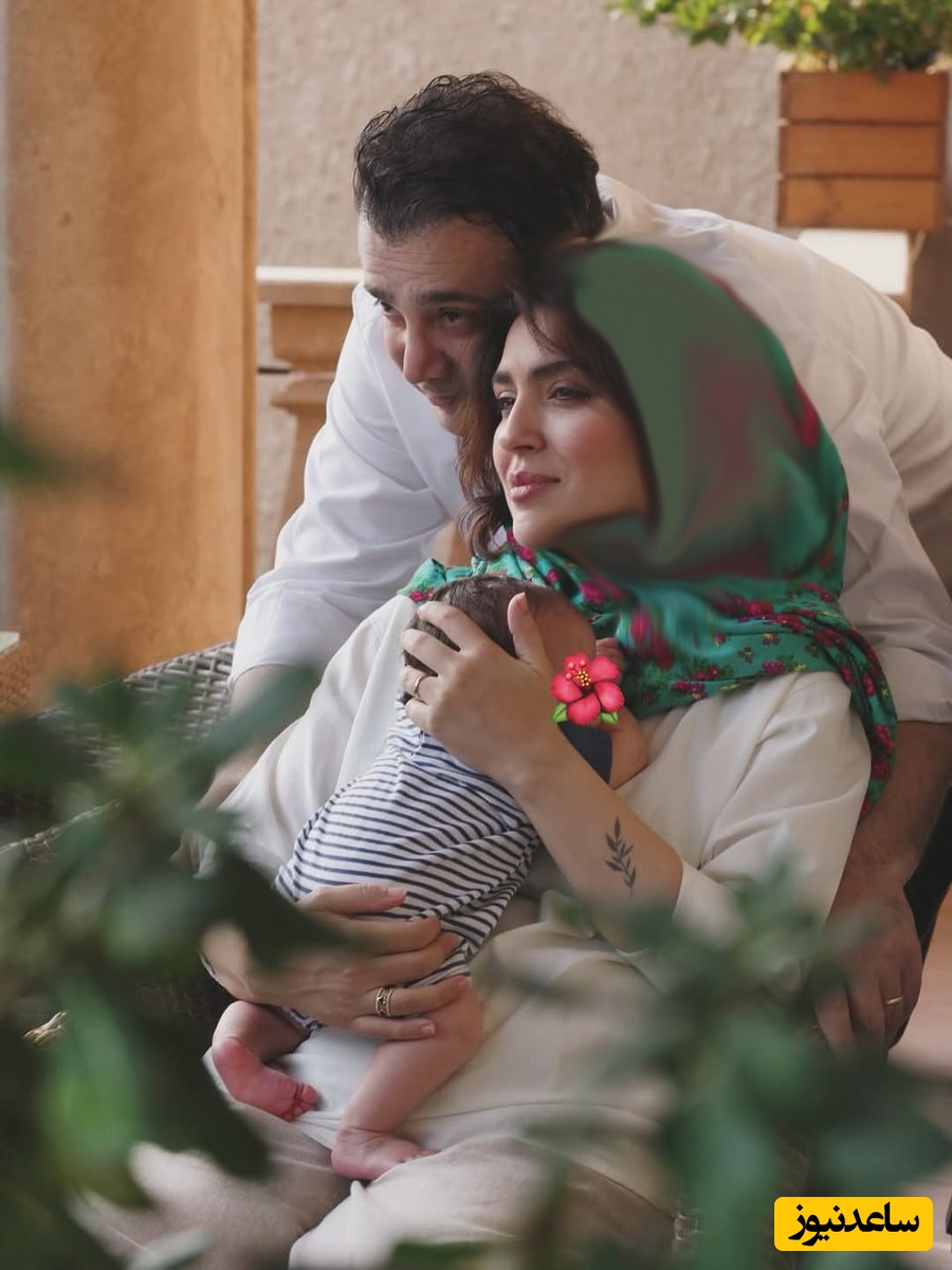 مونا کرمی و همسر و فرزندش