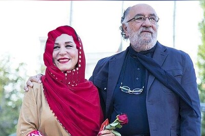 داریوش ارجمند، حشمت فردوس ستایش: بعضیا  میرند آمریکا میگن ما نیویورک تئاتر گذاشتیم، شما اونجا بَرده‌اید؛ در فرانسه توی آسانسور یه پیرزن کلاهش رو گذاشت رو صورت سگش تا بچه‌ منو ...+ویدیو