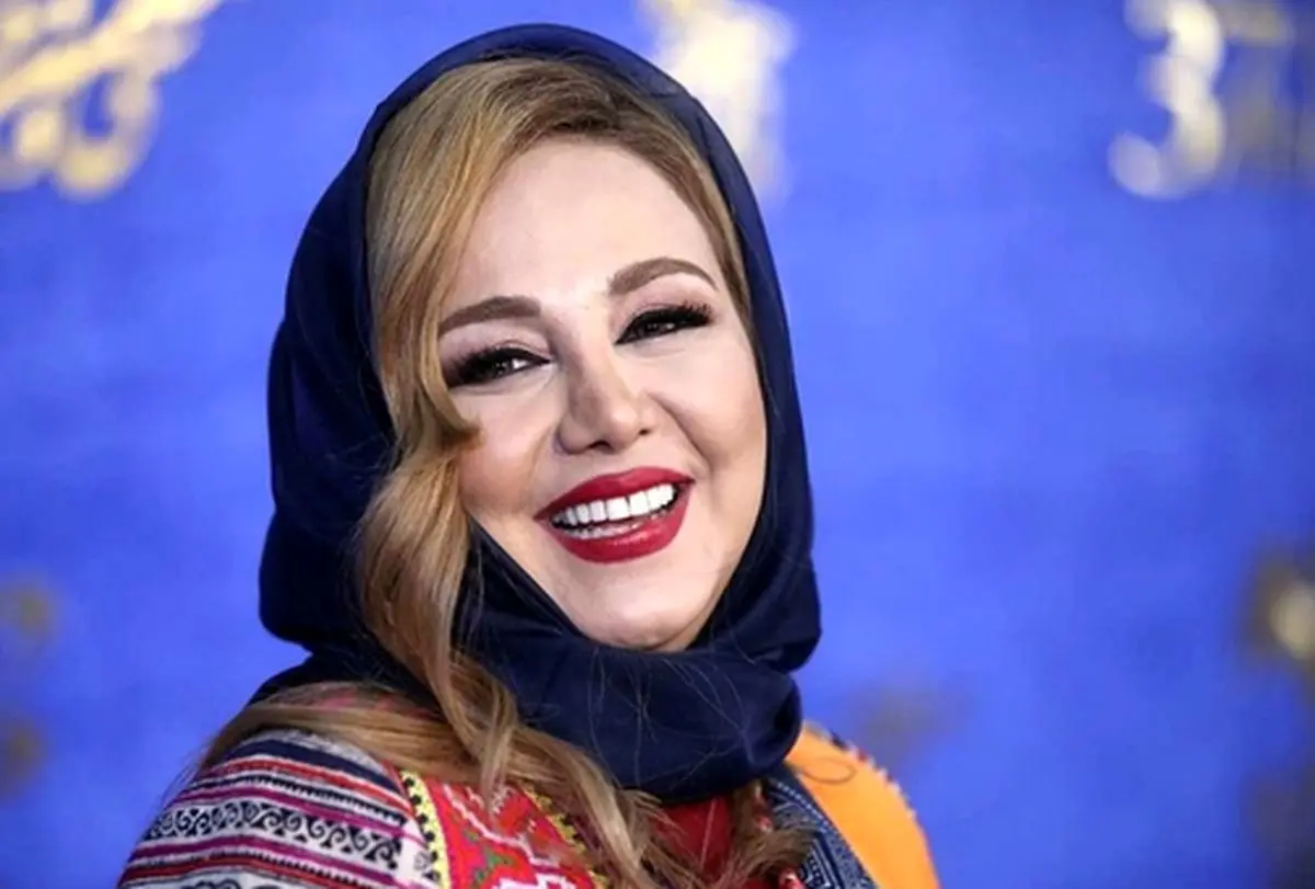 عاشقانه‌های جفت طوطی روی مانتوی عجیب و غریب بهنوش بختیاری در میان مردم