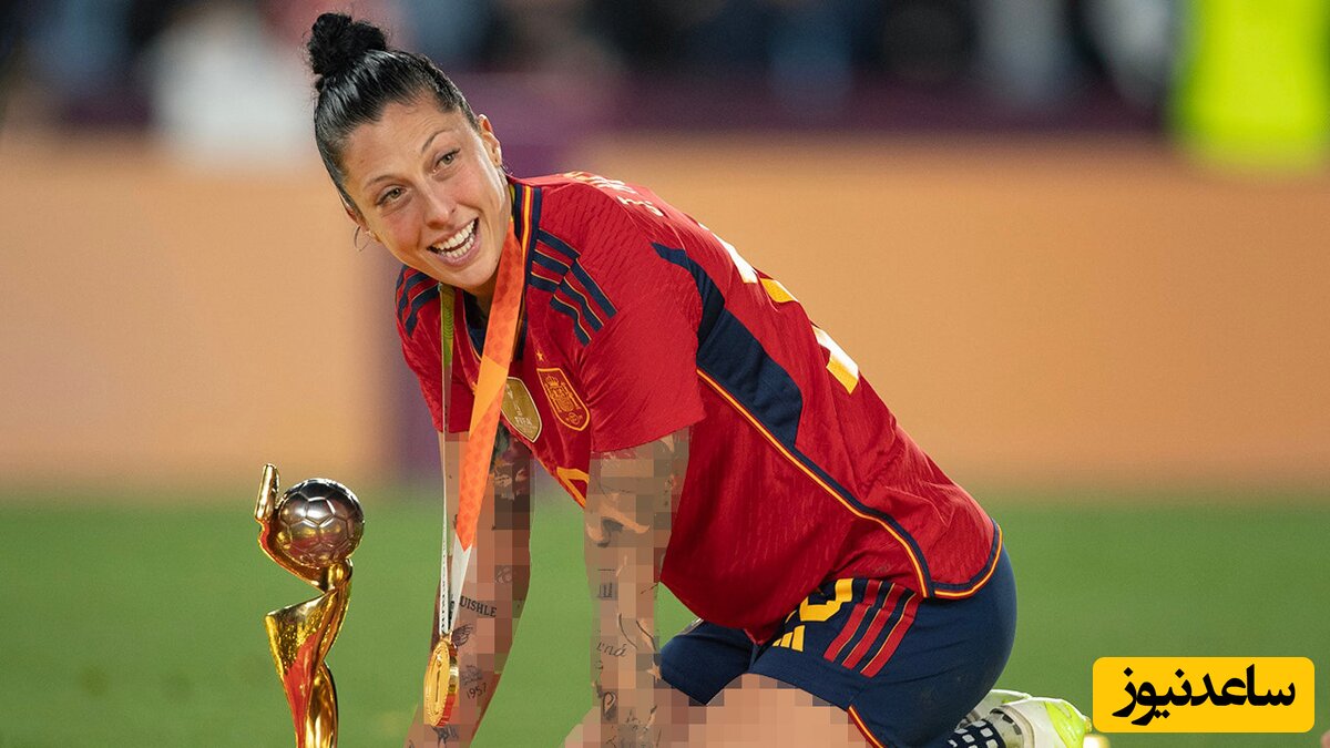 (عکس) تعرض جنسی رئیس فدراسیون فوتبال اسپانیا به کاپیتان تیم ملی زنان این کشور بعد از قهرمانی در جام جهانی!