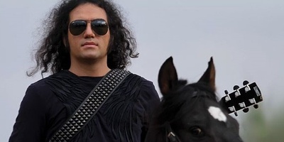 دانلود آهنگ «خلیج فارس» از رضا یزدانی/یکی از آخر شنزار، به فکر سرقت دریاست...یکی انگار، تو خواب دیده که تاریخ ما یه رویاست