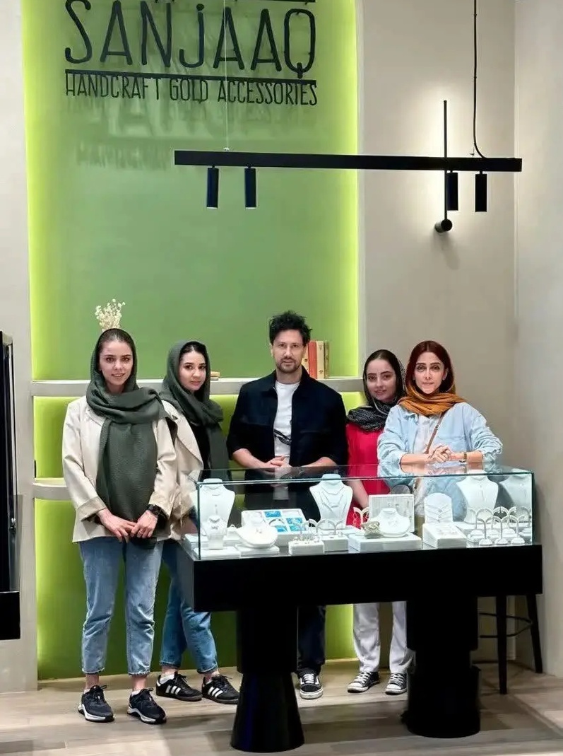 فیلم/طلا بخریم یا نخریم؟ شاهرخ استخری طلافروشِ سینمای ایران: برای کوتاه مدت ضرره ولی در دراز مدت طلا همیشه جوابه