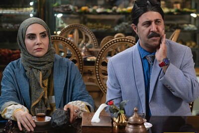 حضور بازیگران سریال پایتخت در کنسرت علیرضا طلیسچی/ ذوق آقای خواننده از دیدن رحمت و شهربانوی سریال پایتخت