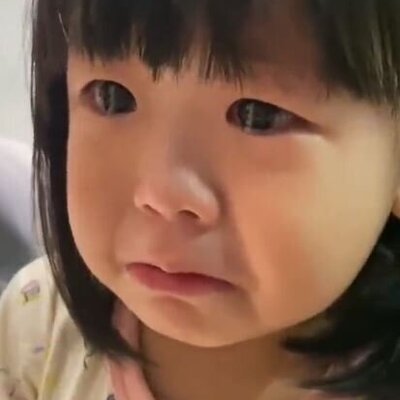 (فیلم) گریه های جگرسوز دختربچه کره ای با دیدن ویدئویی از کودک فلسطینی