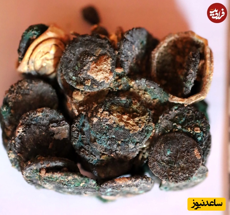 بقایای سکه‌هایی که در اثر حرارت تا حدی تغییر شکل داده‌اند