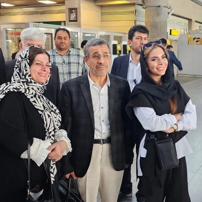 عجیب و باورنکردنی؛ یادگاری نوشتن محمود احمدی‌نژاد روی پاسپورت طرفدارش!