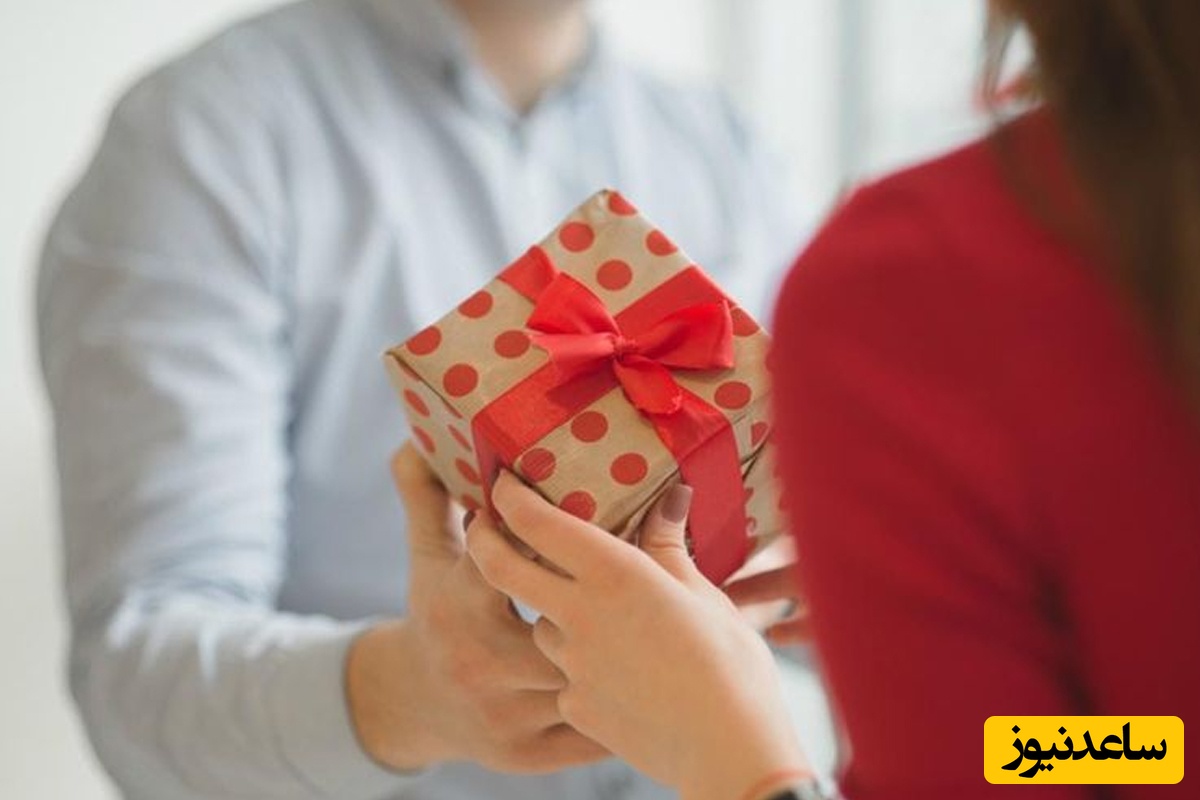 خلاقانه‌ترین کادوی روز مرد هم به این خانم تعلق میگیره که «جوراب» رو از تحقیر تاریخی نجات داد!😂+عکس