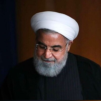 چرخی در تصاویری آرشیوی دنیای سیاست| بدرقه عاشقانه حسن روحانی توسط دامادش برای عمل جراحی، شهریور 1404