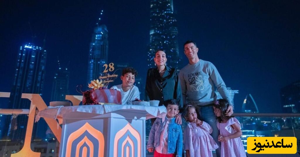 عکس جورجینا در ساحل