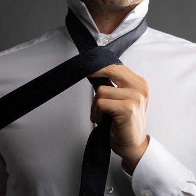 لغو افتتاحیه همایش سراسری وکلا در اهواز به خاطر نوع پوشش/ کراوات برای پوشش آقایان ایرانی ممنوع شد؟