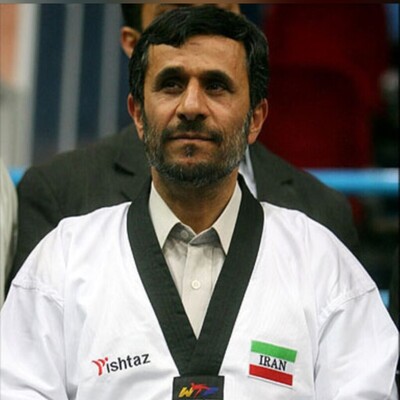 (فیلم) افشاگری بزرگ بر علیه احمدی‌نژاد روی آنتن زنده تلویزیون ؛ حاج محمود استقلالی است یا پرسپولیسی؟
