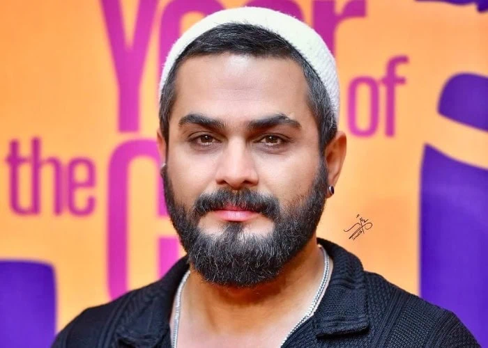 من عاشق شهدا هستم؛ به من میگن تو چرا یه عکس از شهیدهمت میزاری، پست بعدیت درباره یه خواننده لس‌آنجلسیه؟ منم میگم...+ویدیو