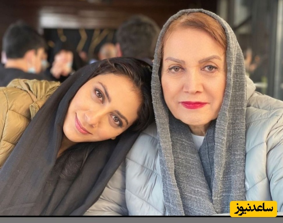 نگاهی به مراسم چهلم مادر مارال فرجاد بدون حضور خانم بازیگر/ چهره غمزده و مبهوت خواهرش مونا سر مزار+عکس