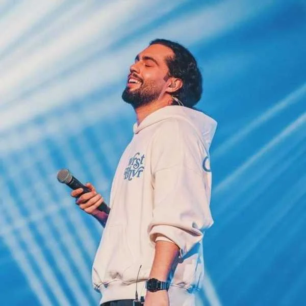 طرفداران حامیم این چهارشنبه روز شماست؛ مهمان ما باشید برای شنیدن آهنگ زیبای حامیم «به نام هوامو داره همه جا»/ هوامو داره نمیذاره تو دلم بشینه غم...😍+دانلود آهنگ