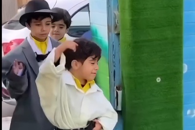 (ویدئو) تمرین «بابا شدن» در مهدکودک؛ این کوچولوهای با نمک رو از دست ندید!