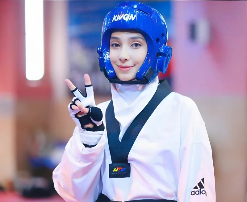 مبینا نعمت زاده: سردار آزمون به من گفت یک زمانی کُل استادیوم به من حرف بد میزدند ولی قطاری که درحال حرکت هست رو با سنگ میزنند+فیلم