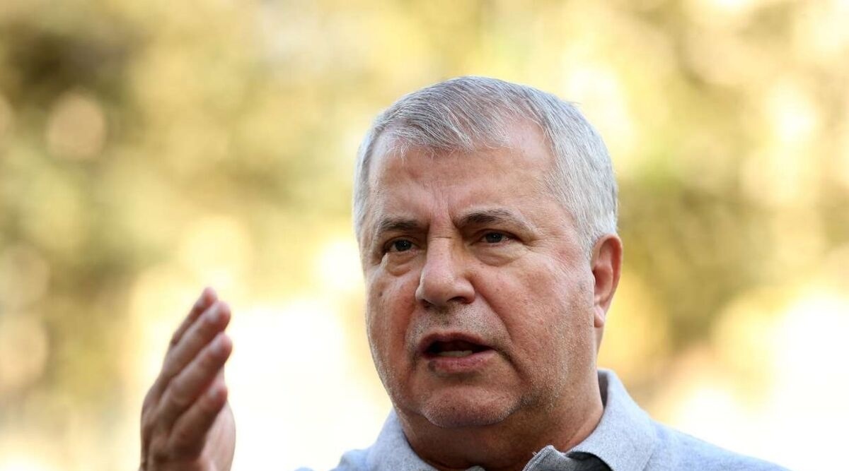 علی پروین: به بازی قشنگ خروس‌قندی هم نمی‌دهند/ پشت سر من مفت زیاد می‌گویند/ نامجومطلق را کنار گذاشتم چون موتورسیکلت گرفته بود!