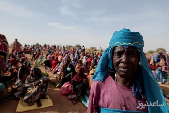 آوارگان جنگ داخلی سودان در انتظار دریافت غذا از برنامه جهانی غذا در مرز کشور همسایه چاد/ رویترز
