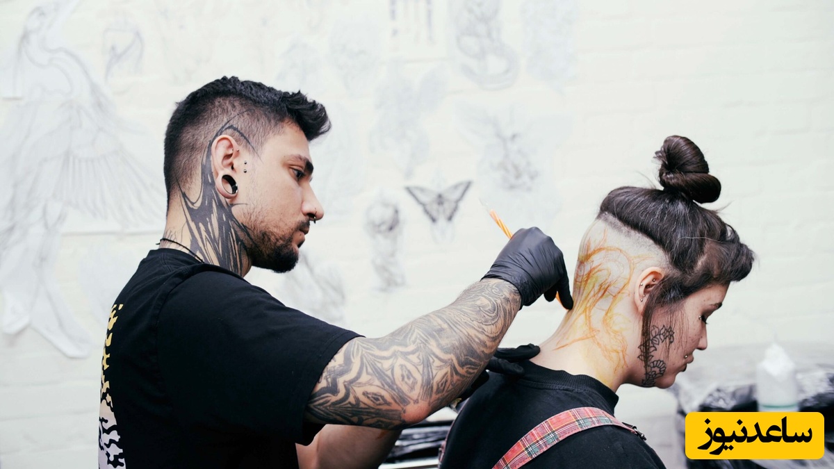 نوآوری در کار و کاسبی؛ فکر بکر تتوکار ماهر برای مخفی کردن طاسی سر مشتری+ویدیو/ اینطوری که مغز همه با دیدن این رگ به رگ میشه 😂