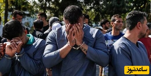 لحظه حمله وحشیانه اراذل و اوباش به خانه مادر و پسر لر در اسلامشهر / فقط ببینید چی به سر خانه‌شان آوردند اونم بخاطر عجیب‌ترین چیزی که فکرشم نمی‌کنید