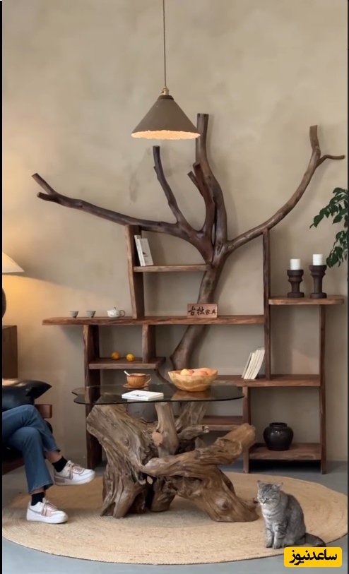 خلاقیت تحسین‌برانگیز اوستا نجار برای ساخت قفسه دکوری و جلو مبلی رویایی با چوب طبیعی خاص و منحصربفرد / جنگل رو به خونه‌هاتون بیارید و طعم واقعی زندگی رو بچشید 😍+ ویدئو