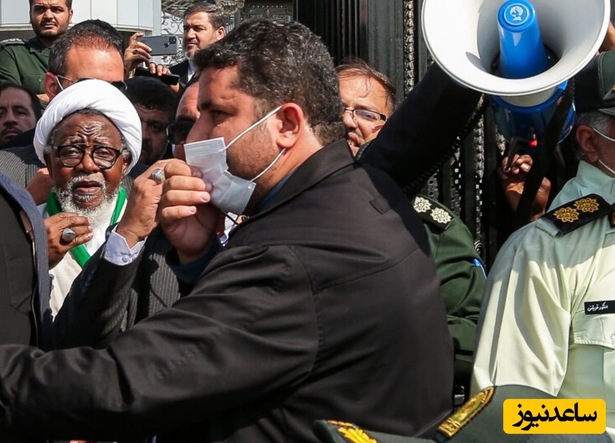 (عکس) ست لباس عجیب گروهی از روحانیون در تهران هنگام استقبال از شیخ زکزاکی