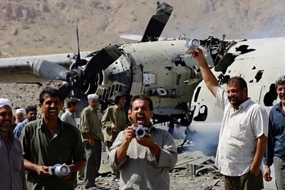 عاقبت هرکول آمریکایی در ایران؛ شوخی بامزه مردم با لاشه هواپیمای C-130 آمریکا+فیلم