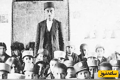 سفر به ایران قدیم؛ دانش‌آموزان ابتدایی و معلمشان در کلاس؛ 100 سال قبل
