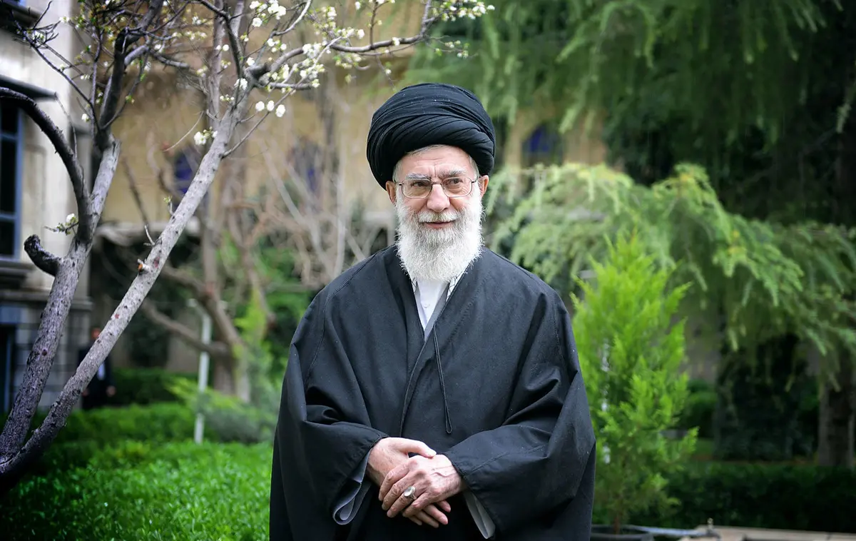 عشق واقعی رهبر شهیدمان به همسرشان؛ عاشق و معشوقی که با هم زندگی کردند و با هم شهید شدند+ویدیو