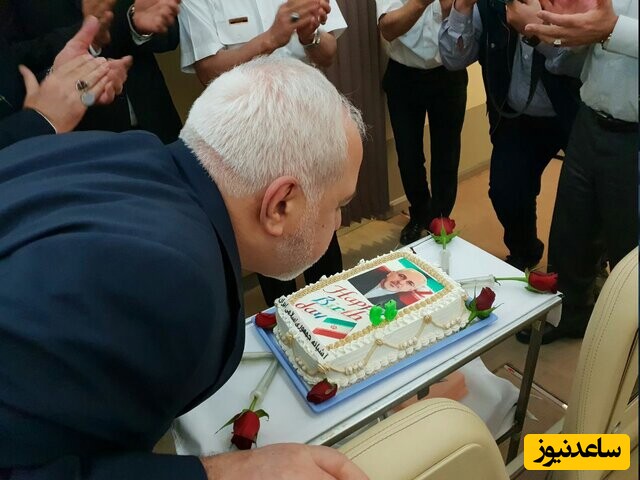 کلاه رابین هودی، عضو همیشگی میز تولد محمدجواد ظریف در جشن تولدهایش؛ ورود معاون رئیس‌جمهور به 65 سالگی با چهره‌ای خندان+عکس