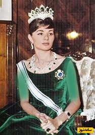 هزینه هنگفت تزئینات عجیب و لاکچری توالت فرح پهلوی/ رسیدگی به تزئینات توالت ملکه از رسیدگی به اوضاع برق و آب مردم واجبتر بوده