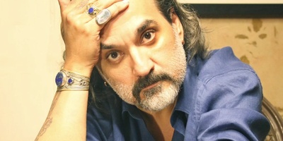 یغما گلرویی: هنوز در قلبم مانده ترکش بمبی که سه هم‌کلاسی مرا برای همیشه در دبستان غایب کرد+عکس