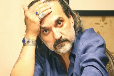 یغما گلرویی: هنوز در قلبم مانده ترکش بمبی که سه هم‌کلاسی مرا برای همیشه در دبستان غایب کرد+عکس