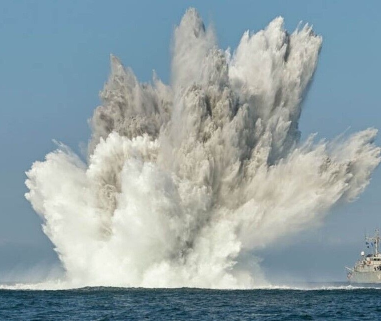 7- احتمالا زنده ماندن شما از انفجار یک نارنجک در زمین بیشتر از زیر آب است